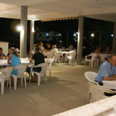 Aquarius מלון דירות Velipojë